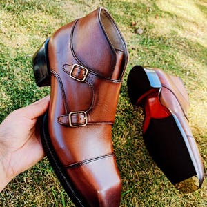 Stivali in pelle nera fatti a mano con doppia fibbia: scarpe da cerimonia con punta quadrata immagine 5