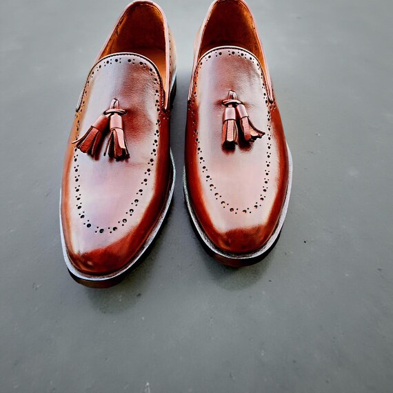 Handmade Leather Tassel Loafers: Brogue Slip-on Dress Shoes  display picture 2
