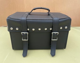 ハンドメイドレザーバイクサドルバッグ：頑丈なスタッズサイドバッグ - ユニバーサルフィット