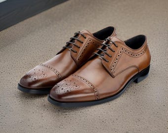 ハンドメイドのルーカンタンレザーダービーシューズ：セミブローグドレスシューズ