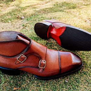 Stivali in pelle nera fatti a mano con doppia fibbia: scarpe da cerimonia con punta quadrata immagine 4