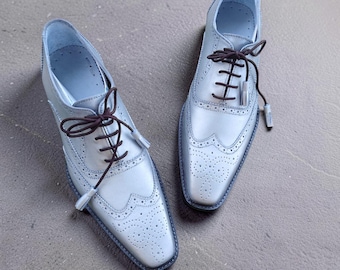 メンズ メタリックシルバー ウィングチップ オックスフォードシューズ、フルブローグ レザー フォーマルドレスシューズ