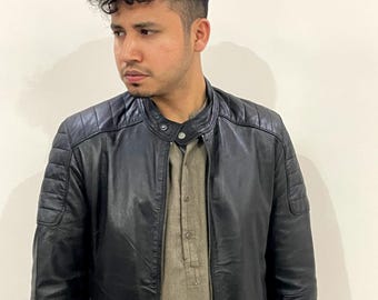 Giacca da motociclista in pelle nera personalizzata fatta a mano