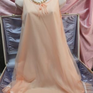 Vintage Knee Length Chiffon Nightgown in a pretty coral or peach, Feminine ruffled hem, MEDIUM