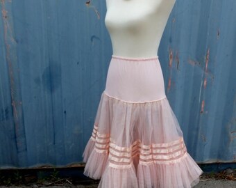 Vintage 50s Chic Parisienne Pastel Pink Full Tulle Slip, Can Can Slip, Circle Skirt Slip size Small