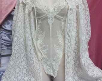 Vintage Robe, Beautiful Off White Lace Robe, Knee Length, Exquisite Lace Starlet Style Dressing Gown, Valentines Day, Medium