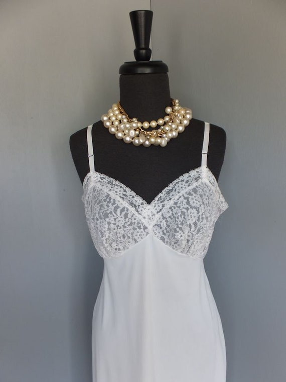 Vintage 50s/60s Slip, Van Raalte, White Lace Wigg… - image 1