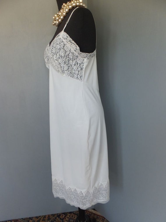 Vintage 50s/60s Slip, Van Raalte, White Lace Wigg… - image 7