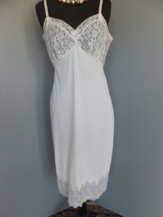 Vintage 50s/60s Slip, Van Raalte, White Lace Wigg… - image 4