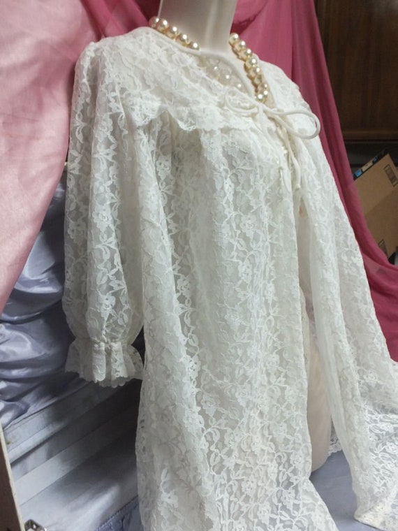 Vintage Robe, Beautiful Off White Lace Robe, Knee… - image 4