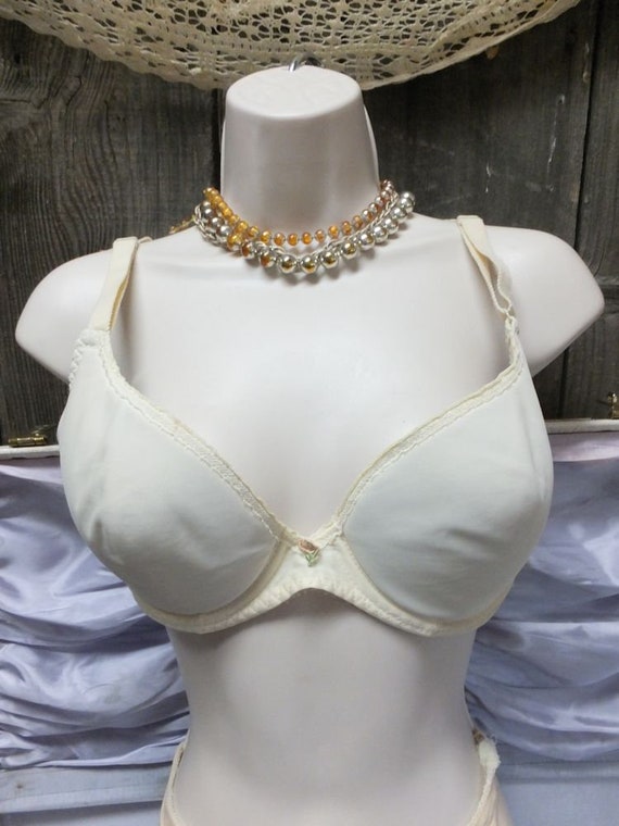 Vintage Bra, Henson Kickernick, Beige or Nude Padded Underwire Bra, Sexy  Lingerie, Underwire Foundation Garment, 32B 