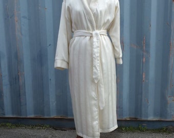 Vintage Amanda Stewart Country Off White Cozy Winter Robe, Lounge wear, Bath Robe