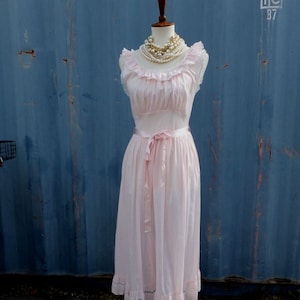1950&#39;s/60&#39;s Vintage Lady Leonora Pale Pink Nightgown Romantic Feminine Boho Ruffle Hem and Trim, Satin Belt size 32 Bust
