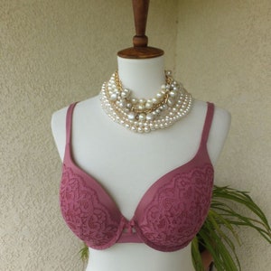 Lovely Victoria&#39;s Secret Lace Bra Padded w/Underwire size 34DD