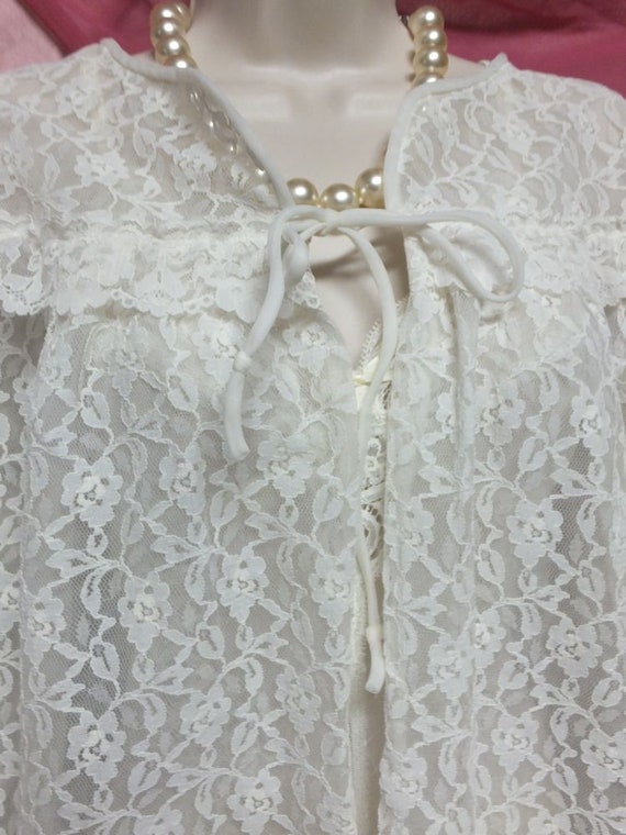 Vintage Robe, Beautiful Off White Lace Robe, Knee… - image 2