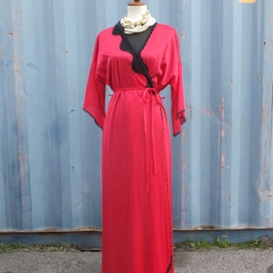 Vanity Fair Red w/Black Dots & Lace Nylon Robe, Bathrobe Lounge Wear House Coat Size Large