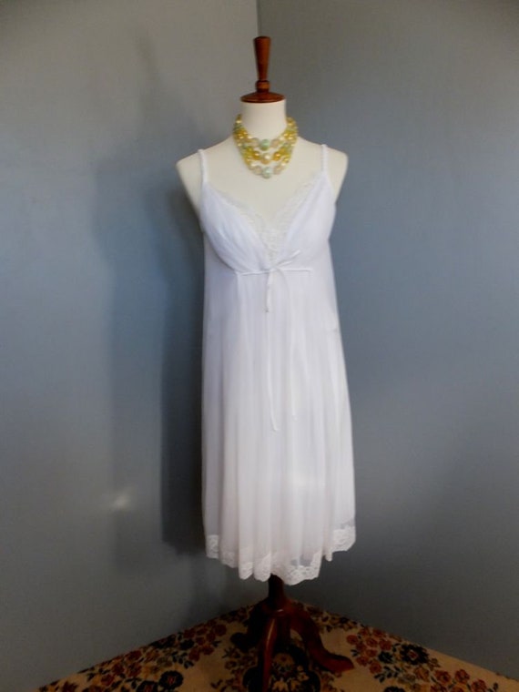 Vintage Nightgown, Neglige, Peignoir Set, Shadowl… - image 4