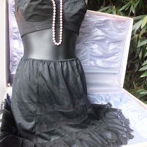 Vintage 50s Slip, Half Slip, Pretty Feminine Black Ruffle Hem Half Slip,  Nani Flower Originals,  Medium
