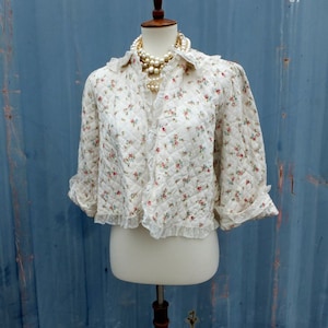 Vintage 50s/60s Floral Quilted Bed Jacket trimmed w/lace Ruffle,  Short Robe, Sexy Lingerie, Size Small