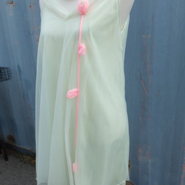 Vintage 60s PALE Green Chiffon BabyDoll Nightie w/Romantic Pink Rosettes Size Small 32-34 Bust