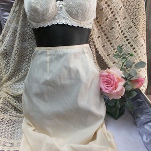Vintage American Maid Half Slip w/Side Zipper size 24 Dacron and Polyester, beige yellow