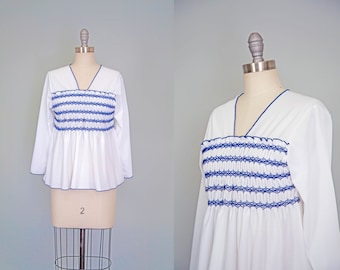 vintage white boho blouse | 1970s blue smocked pullover | long sleeve bohemian top || extra small | small | xs | s