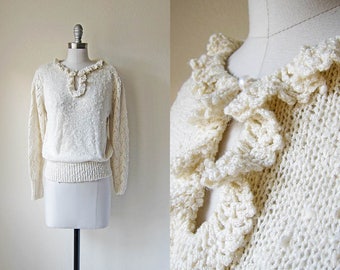 cream pointelle knit sweater | vintage ruffle collar jumper | long sleeve acrylic sweater || small | s