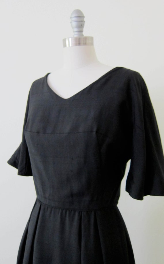 1950s silk blend black dress | vintage fitted wai… - image 9