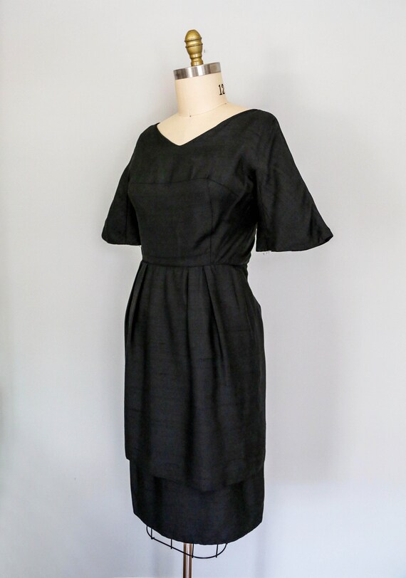 1950s silk blend black dress | vintage fitted wai… - image 4