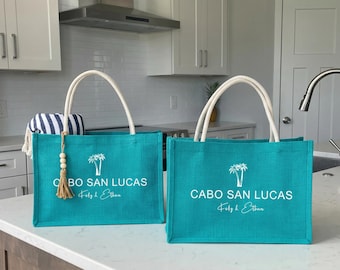 Sacola de casamento personalizada com estampa de palmeiras, ideal para lembrancinhas de despedida de solteira na praia e para madrinhas.