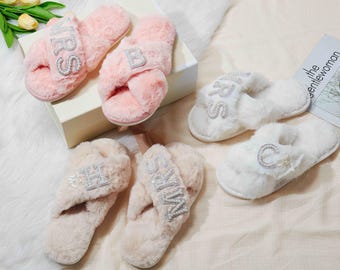 Custom Pearl Wedding Slippers, Plush Bridal Party, Personalized Fluffy Slippers