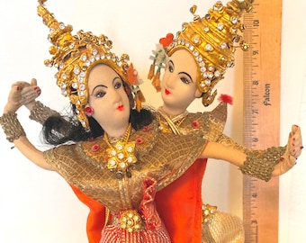 ヴィンテージのタイの踊り人形：職人による民芸品のカップル、民族衣装