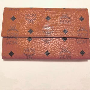 Carteira MCM de 3 dobras vintage para colecionadores assinada por Michael Cromer, feita à mão em Munique, Alemanha, c. 70s-80s. Peça rara de colecionador