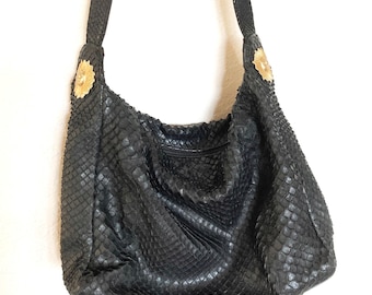 Rara borsa a tracolla in pitone nero Carlos Falchi; pelle esotica vintage fatta a mano
