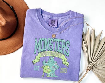 Comfort Colors ® Monsters universitetsskjorta, Disney Pixar-tröja, Mike & Sulley-tröja, rund hals i collegestil, retro Monsters Inc-tröja, est. 2013