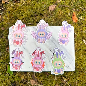 Adorablemente salvaje - Paquete de pegatinas de libros de Monstruo Travieso (inspirado en Labubu)
