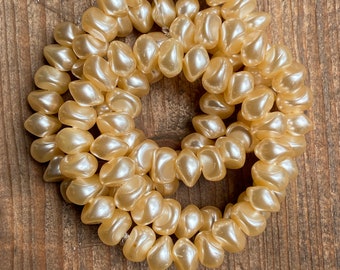 Vintage Czech Glass Ellipse Pearls in Cream