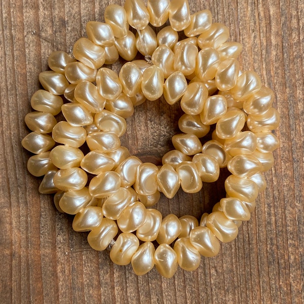 Vintage Czech Glass Ellipse Pearls in Cream