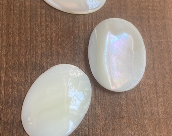 Vintage Mother of Pearl Cabochon 30x40mm Oval