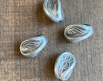 Vintage Concho Style Silver Plated Lucite Beads