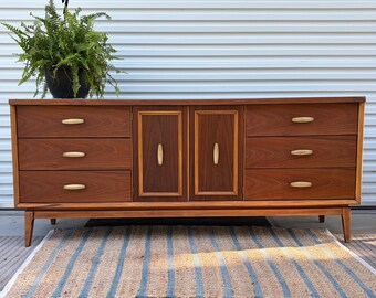 Vintage Mid Century Modern Walnut Credenza/ 1960s Walnut Buffet/ MCM Sideboard/ Dovetail Drawers/ Bedroom Dresser/ Media Console