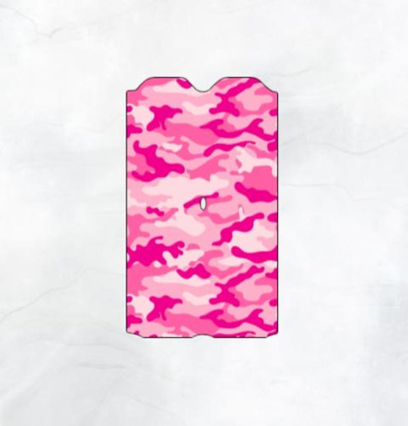 Puede incluir: Patr&oacute;n de camuflaje rosa y blanco con parte superior e inferior redondeadas.