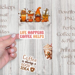 Könnte beinhalten: Ein Set mit 137 digitalen Stickern mit Kaffeemotiven. Die Sticker beinhalten eine Vielzahl von Designs, wie z. B. Kaffeetassen, Becher und Kaffeebohnen. Die Sticker sind perfekt, um Ihrem Planer, Laptop oder Ihrer Wasserflasche eine persönliche Note zu verleihen. Der Text auf den Stickern lautet "Life Happens Coffee Helps", "Coffee is always a good idea" und "137 Stickers".