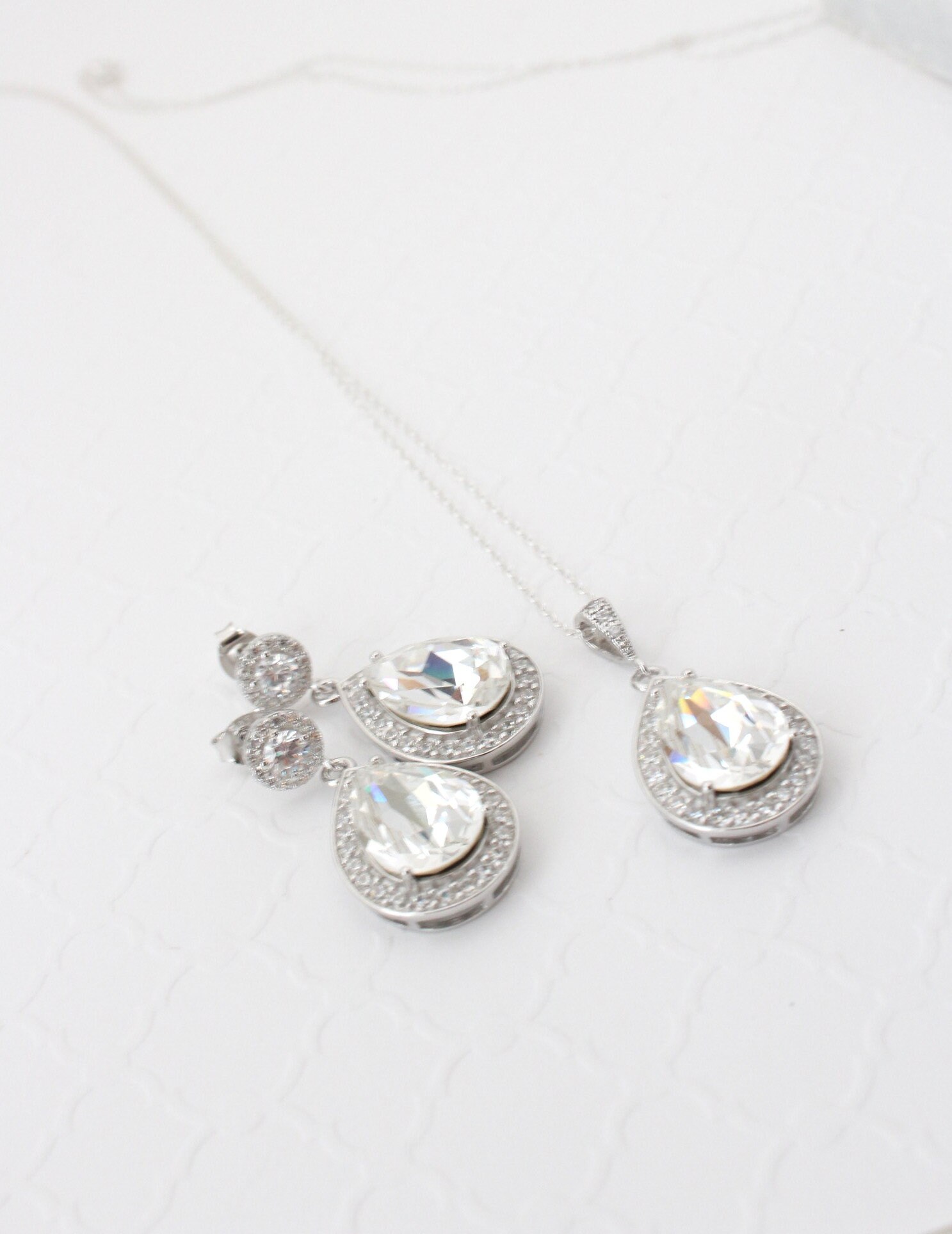 Parure De Bijoux Mariage Ou Fiançailles - Collier Goutte Et Boucles D'oreilles Coeur - Argenté