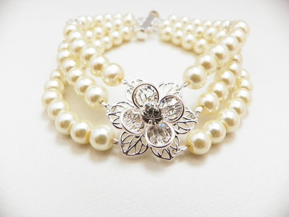 Pearl Bridal Bracelet, Pearl Bridal Jewelry, Art Deco Bridal Jewelry, Brooch Bridal Bracelet, Chunky Bridal Bracelet, Pearl Wedding Jewelry