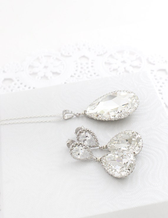 Clear Bridal Swarovski Drop Earrings and Necklace Set in  display picture 1