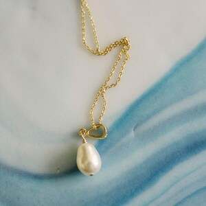 Swarovski Pearl Bridal Necklace on Sterling Silver, Teardrop Wedding Jewelry Necklace Gold / Silver, Bride Pendant Necklace Classic Delicate image 3