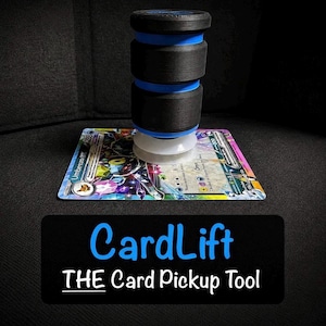 Outil CardLift | Ramassage de cartes JCC, Pokémon, Porte-cartes de poche, Outil de levage de cartes Pokémon, Cartes à collectionner, One Piece, Magic: The Gathering, Outil pour cartes de sport