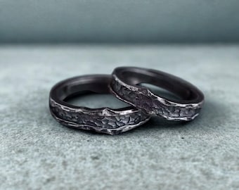 Zwarte gotische verstelbare ring – donkere minimale open bandring, getextureerde unisex gotische sieraden, bijpassende ring voor koppels