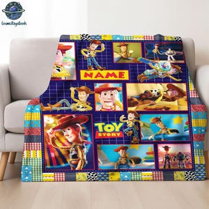 Manta personalizada de Toy Story con nombre, manta de Toy Story de Disneyland, manta de Woody, Buzz y Jessie, regalo de cumpleaños de Toy Story, manta para bebé. imagen 1